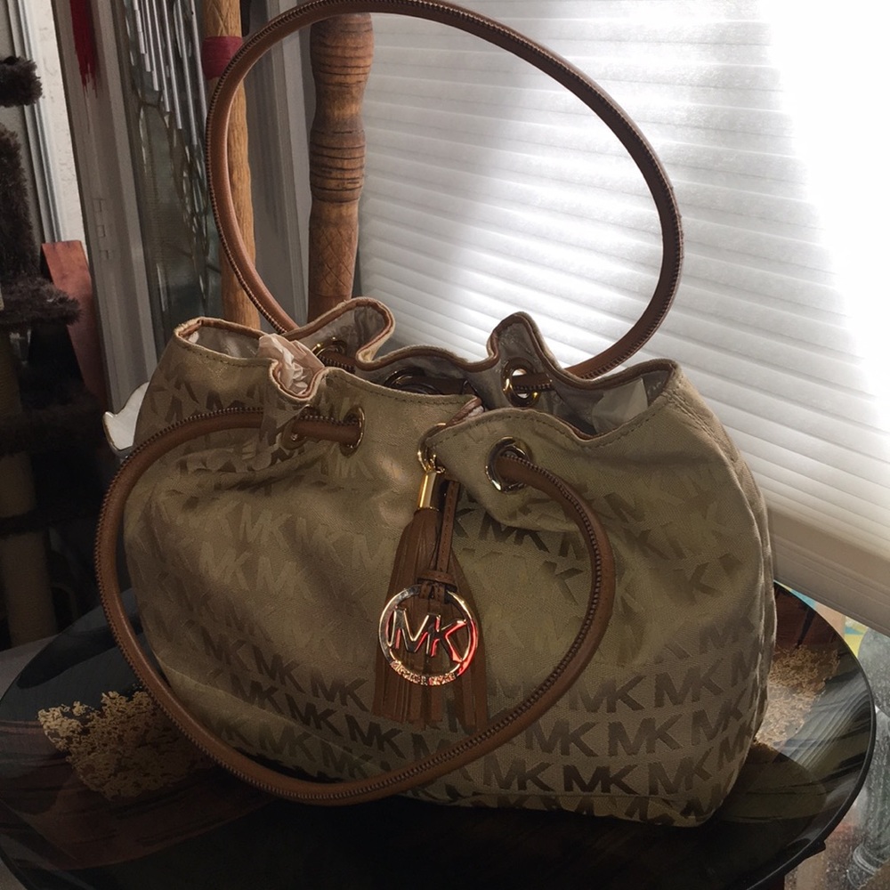 🏆✨by Michael Kors, BoHo Bag in Gold Tone’s